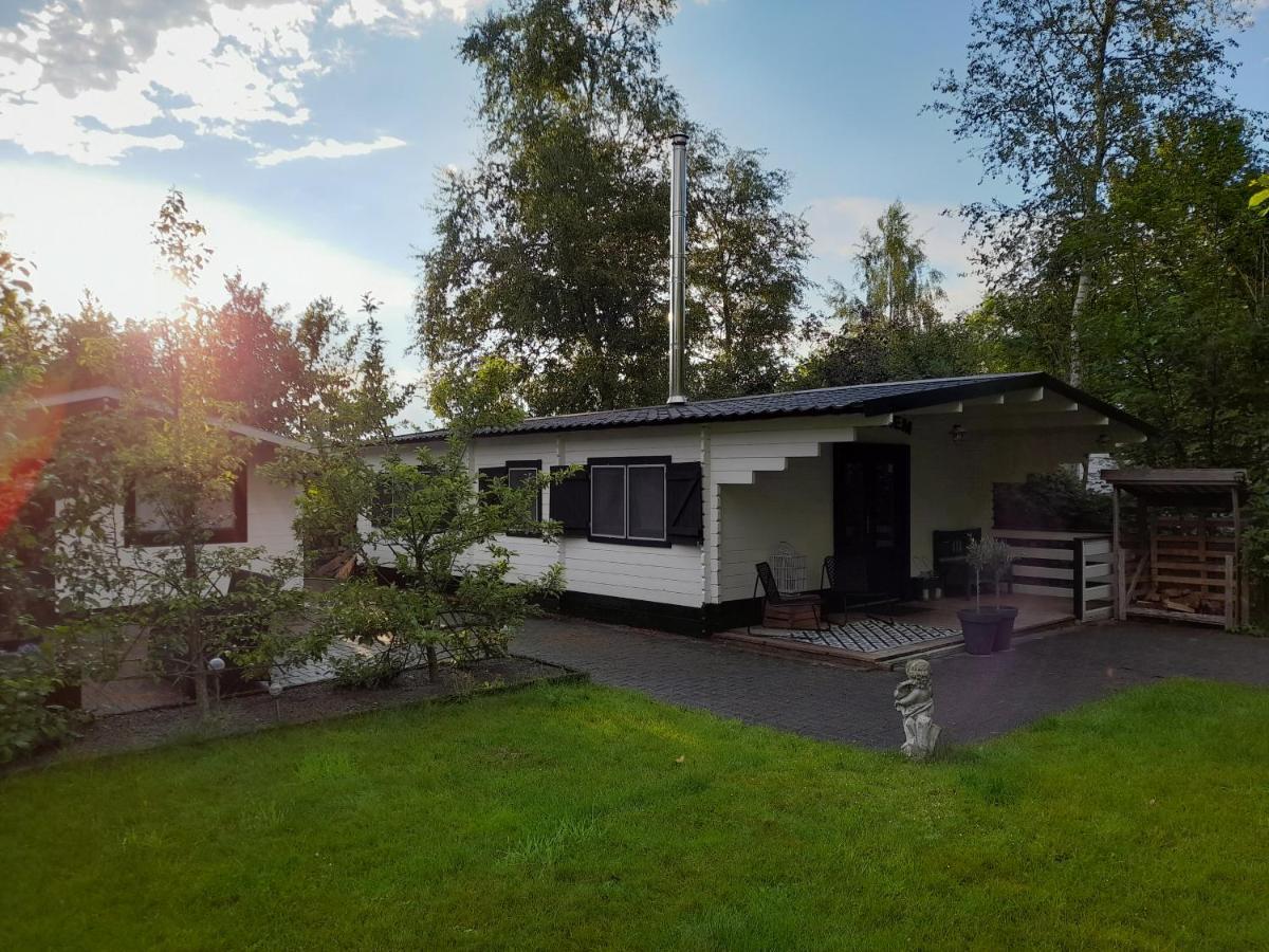 Carpe Diem, Het Ruime Chalet Met Houtkachel Nabij Wildlands Emmen Schoonebeek Room photo